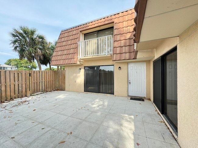 563 Green Springs Pl in West Palm Beach, FL - Building Photo - Building Photo