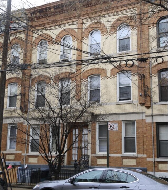 1866 Palmetto St in Ridgewood, NY - Building Photo