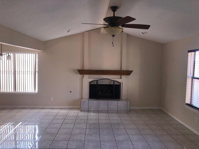 230 Stern Dr in El Paso, TX - Building Photo - Building Photo