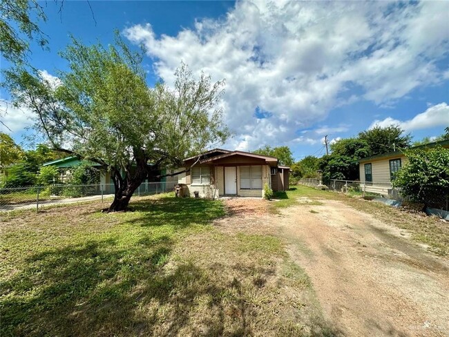 823 S 17th Ave in Edinburg, TX - Building Photo - Building Photo