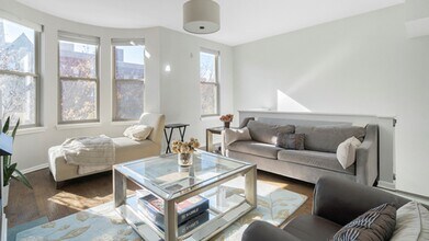 720 W Evergreen Ave, Unit 720 in Chicago, IL - Building Photo - Building Photo