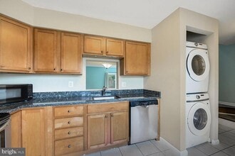 13305 Apgar Pl in Herndon, VA - Building Photo - Building Photo