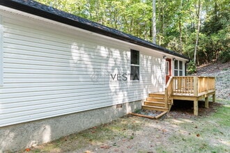 70 Erwin Hill Dr in Hendersonville, NC - Building Photo - Building Photo