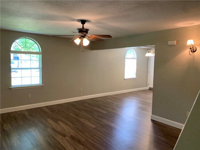 461 N Garrett St in Siloam Springs, AR - Building Photo - Building Photo