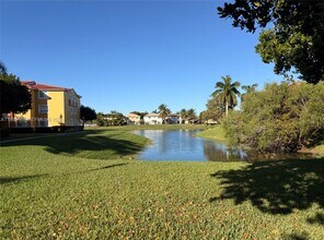 20930 SW 87th Ave in Cutler Bay, FL - Foto de edificio - Building Photo