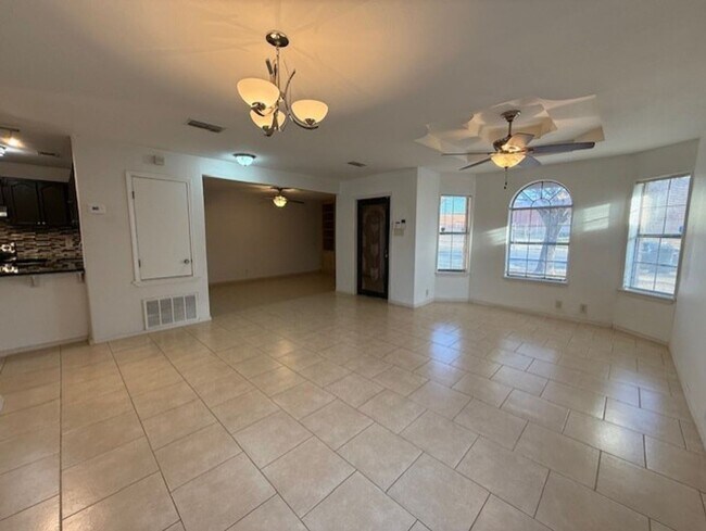 1238 Shiloh Dr in Laredo, TX - Building Photo - Building Photo