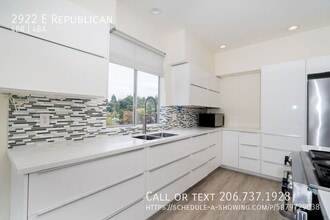 2922 E Republican St in Seattle, WA - Foto de edificio - Building Photo
