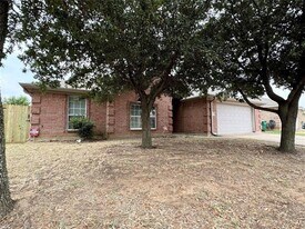 201 McKamy Blvd in Denton, TX - Building Photo