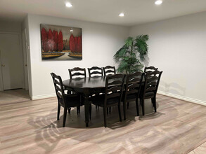 12693 Oakdale St in Corona, CA - Foto de edificio - Building Photo