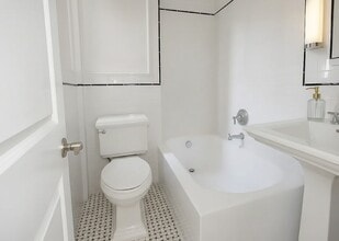 212 E 63rd St in New York, NY - Foto de edificio - Building Photo