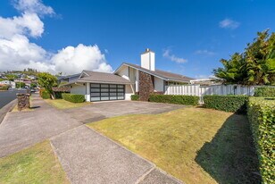 2067 Laukahi St in Honolulu, HI - Building Photo