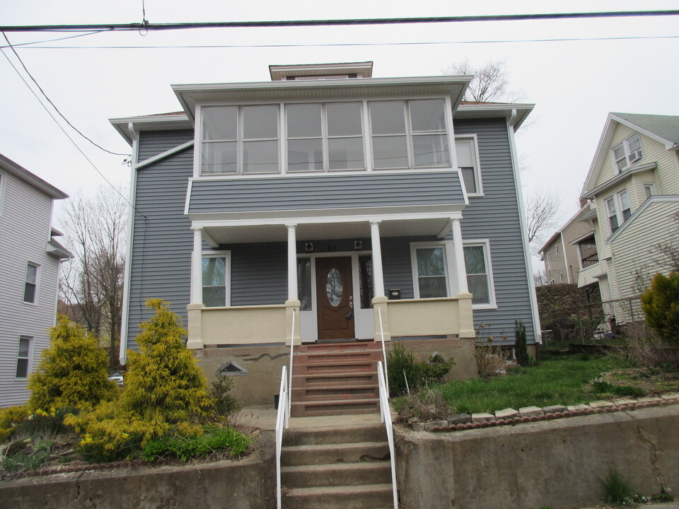 83 Myrtle Ave in Ansonia, CT - Building Photo