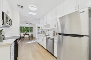Natick Park South in Sherman Oaks, CA - Building Photo