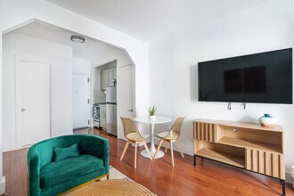 444 W 48th St in New York, NY - Building Photo - Building Photo