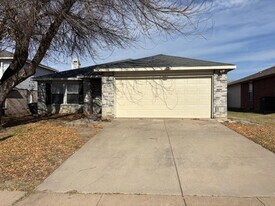 552 Keble Dr in Crowley, TX - Building Photo