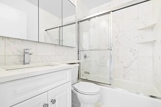 420 E 72nd St in New York, NY - Building Photo - Building Photo