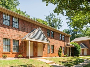 Forest Edge Townhomes in Raleigh, NC - Foto de edificio - Building Photo