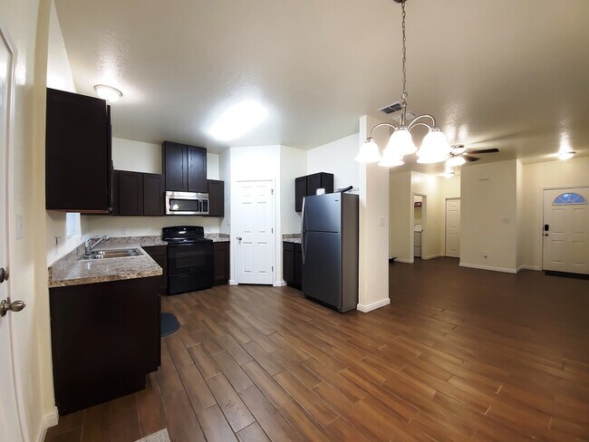 8715 8th St, Unit 1 in Converse, TX - Foto de edificio - Building Photo