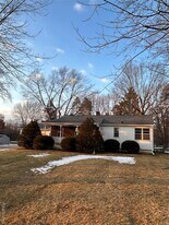 1136 W Rowland St in Flint, MI - Building Photo