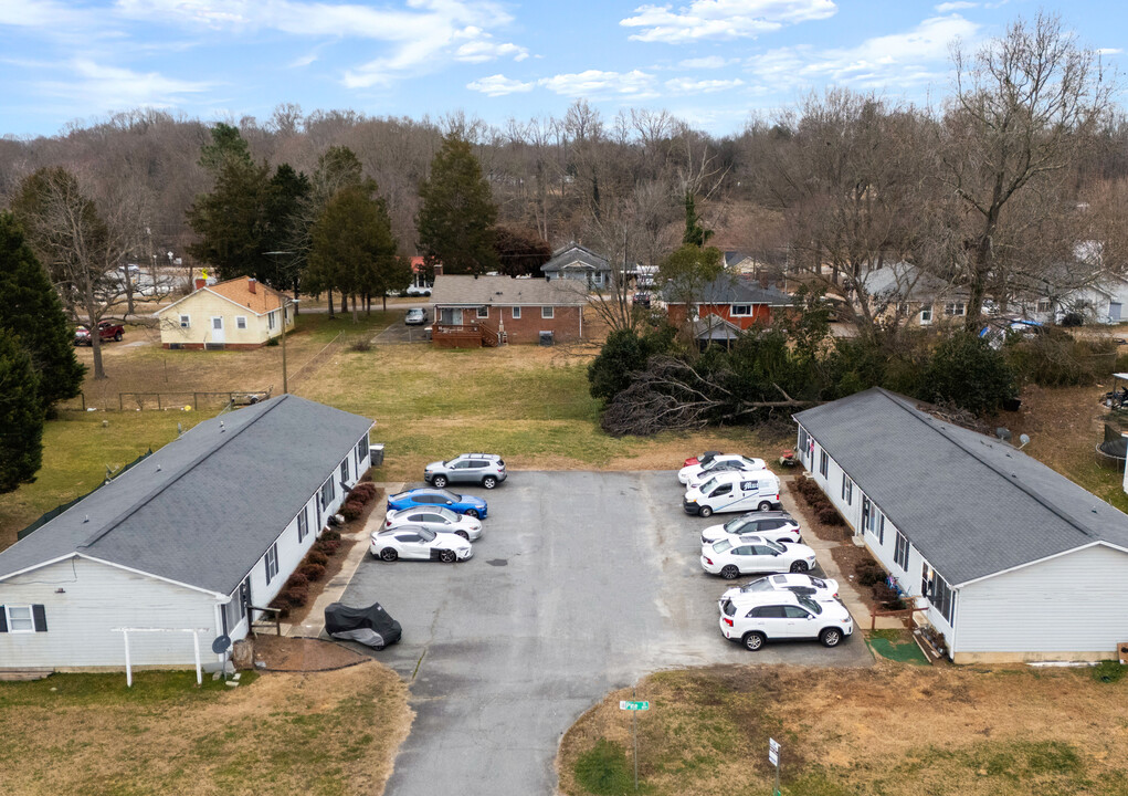 400 Needle Ct in Kannapolis, NC - Building Photo