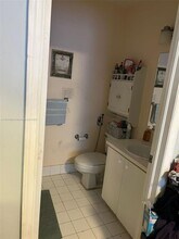 8310 NW 10th St in Miami, FL - Building Photo - Building Photo