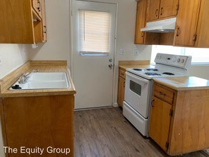 808 E Kaweah Ave in Visalia, CA - Building Photo - Building Photo