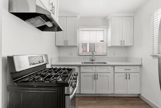 727 Olive Ave in Long Beach, CA - Building Photo - Building Photo