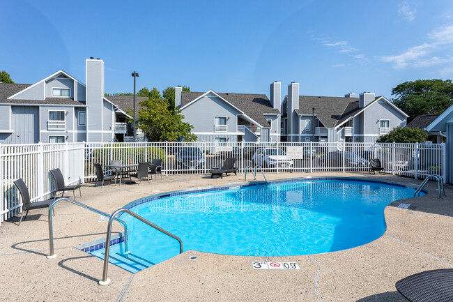 The Glen Luxury Townhomes in Glendale, WI - Foto de edificio - Building Photo