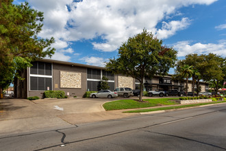 UPPER E APARTMENTS in Dallas, TX - Building Photo - Building Photo