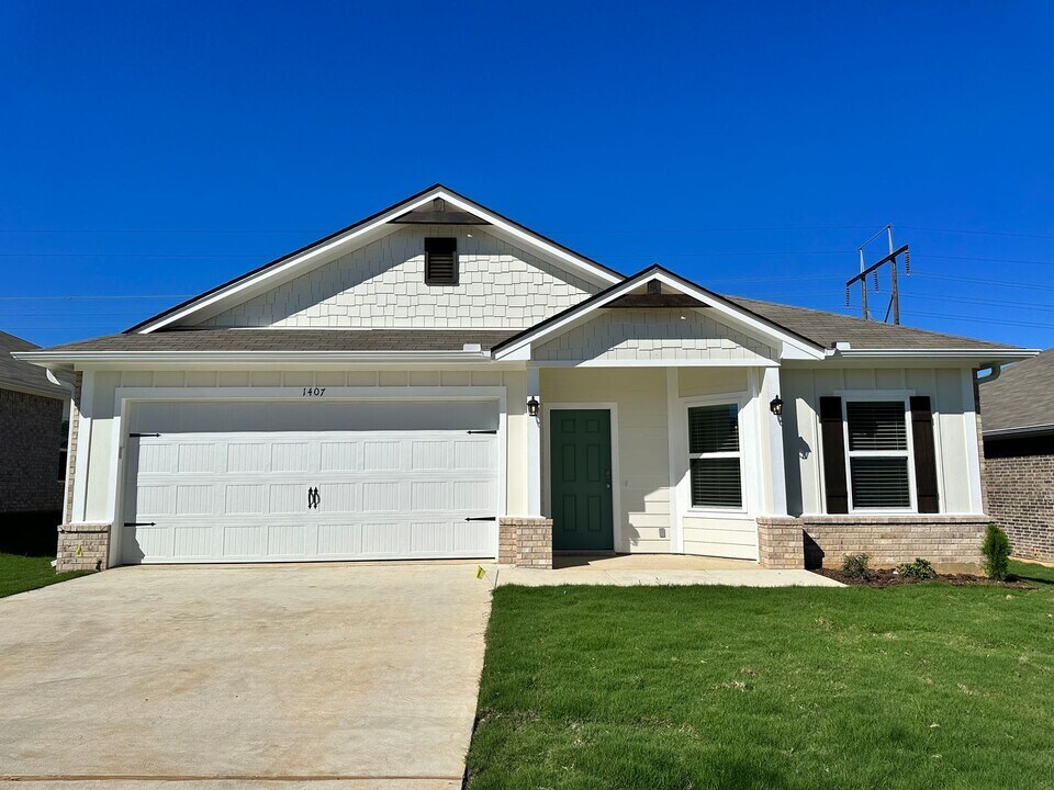 1407 Monterey Dr in Longview, TX - Building Photo