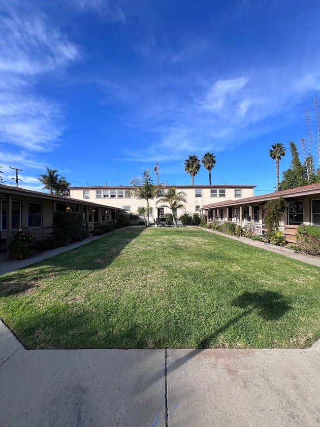 2162 Felspar St in San Diego, CA - Building Photo - Building Photo