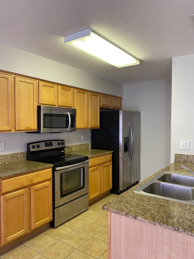 7954 Carriage Pointe Dr in Gibsonton, FL - Building Photo - Building Photo