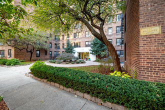 67-40 Yellowstone Blvd in Forest Hills, NY - Building Photo - Building Photo