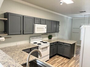 402 Wiley St in Hutto, TX - Building Photo - Building Photo