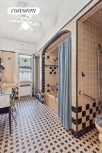 5715 Snyder Ave in Brooklyn, NY - Foto de edificio - Building Photo