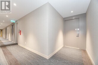 19-2119 Western Battery Rd in Toronto, ON - Building Photo - Building Photo