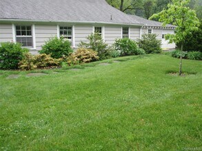 953 Ripley Ln in Oyster Bay, NY - Building Photo - Building Photo