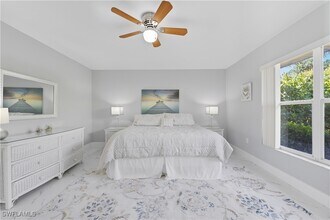 3605 Corinthian Way in Naples, FL - Foto de edificio - Building Photo