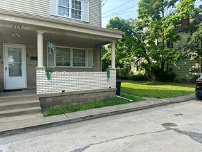 113 Line Way in Turtle Creek, PA - Building Photo - Building Photo