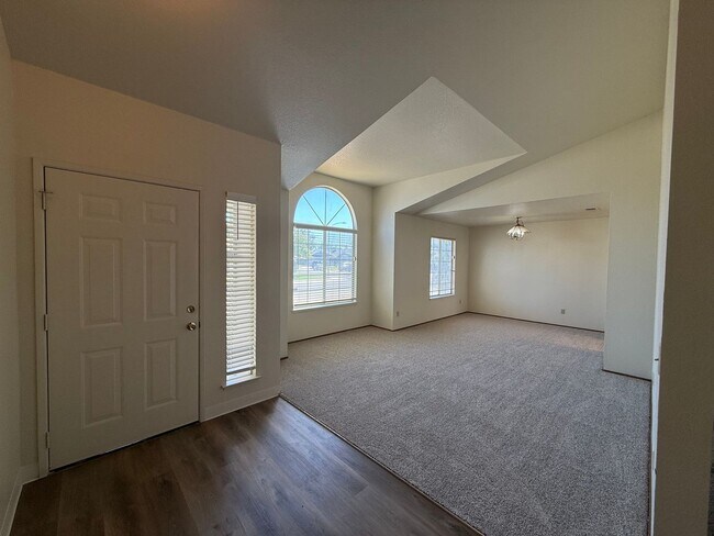 645 Coral Sun Ct in Rio Linda, CA - Building Photo - Building Photo
