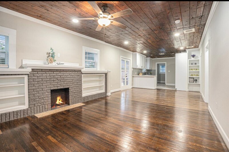7449 Walker St in Houston, TX - Building Photo