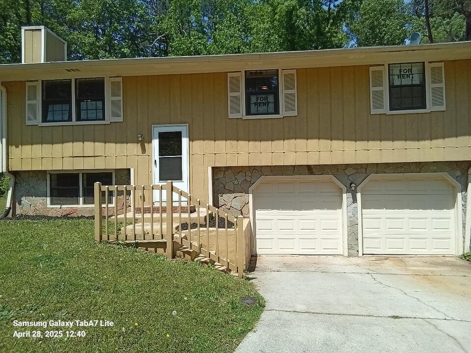 5498 Mallard Trail in Lithonia, GA - Foto de edificio
