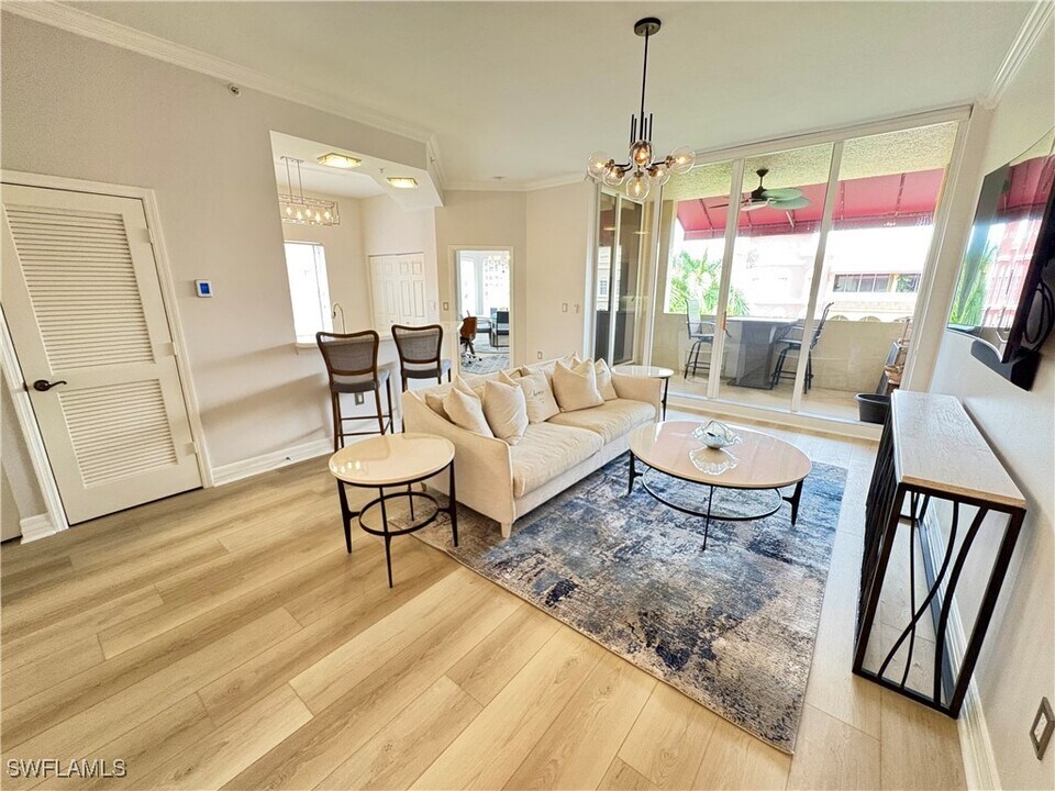 401 Bayfront Pl in Naples, FL - Foto de edificio