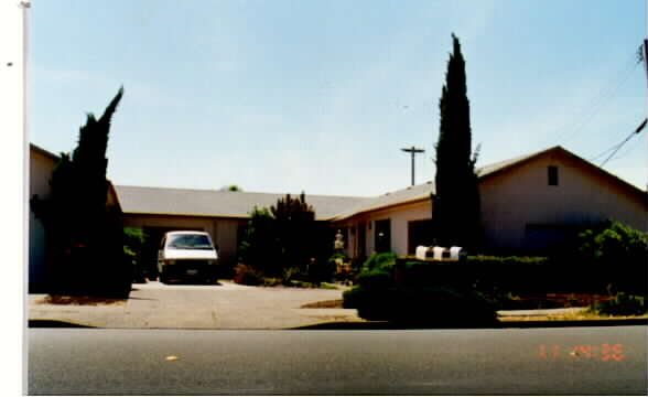 1605 Range Ave in Santa Rosa, CA - Building Photo