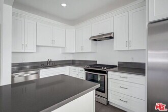 451 N Orange Grove Ave in Los Angeles, CA - Building Photo - Building Photo