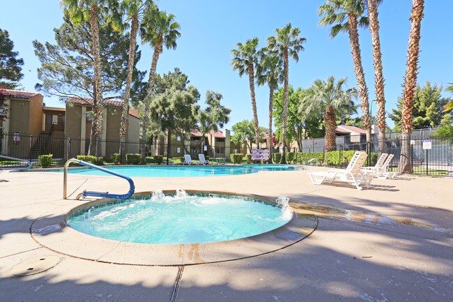 Northpointe Apartments in Las Vegas, NV - Foto de edificio - Building Photo