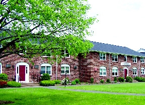 Williamsburg Apartments in Windsor, CT - Building Photo - Building Photo