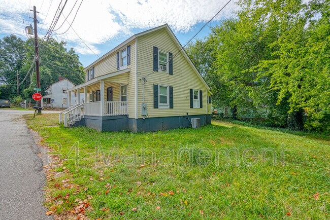 4 Foster St in Spartanburg, SC - Building Photo - Building Photo