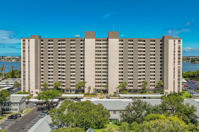 Chateau Towers in South Pasadena, FL - Building Photo - Building Photo