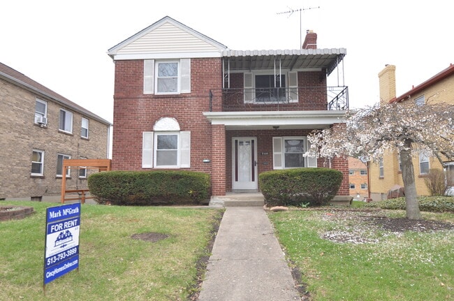 7233 Brookcrest Dr, Unit 2 in Cincinnati, OH - Foto de edificio - Building Photo